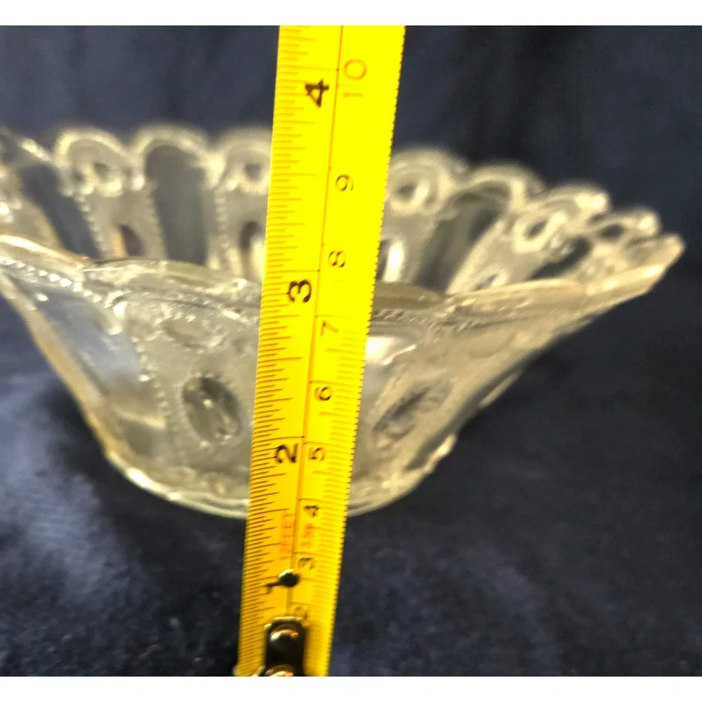 Berry Bowl Early American Pressed Glass Jewel and Teardrop Scalloped Rim Arches